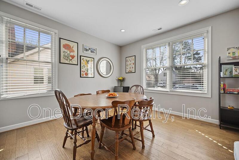 Room for Rent in 4 BR / 4 BA / 2140 Sq Ft House / Available NOW! property image