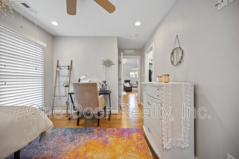 Room for Rent in 4 BR / 4 BA / 2140 Sq Ft House / Available NOW! property image