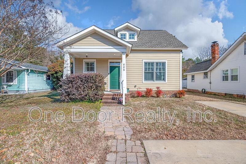 Room for Rent in 4 BR / 4 BA / 2140 Sq Ft House / Available NOW! property image