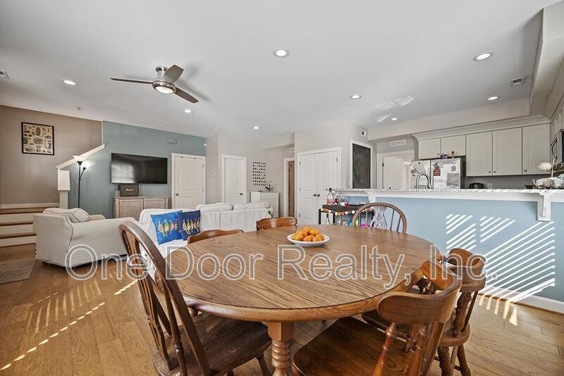 Room for Rent in 4 BR / 4 BA / 2140 Sq Ft House / Available NOW! property image
