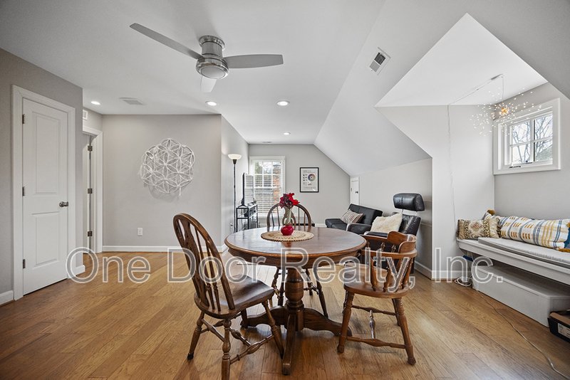 Room for Rent in 4 BR / 4 BA / 2140 Sq Ft House / Available NOW! property image