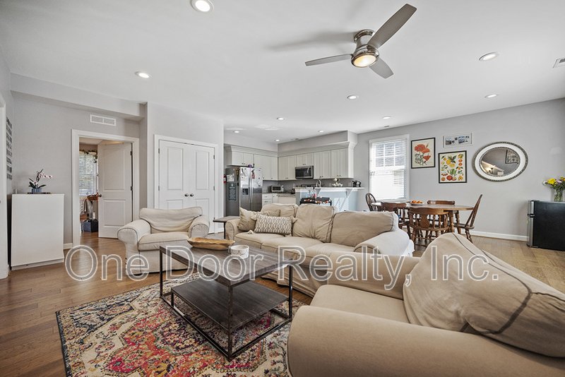 Room for Rent in 4 BR / 4 BA / 2140 Sq Ft House / Available NOW! property image