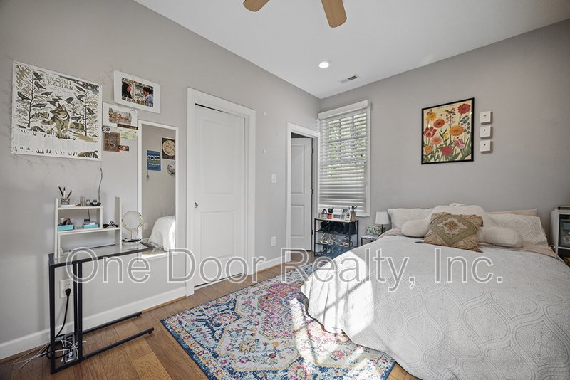 Room for Rent in 4 BR / 4 BA / 2140 Sq Ft House / Available NOW! property image