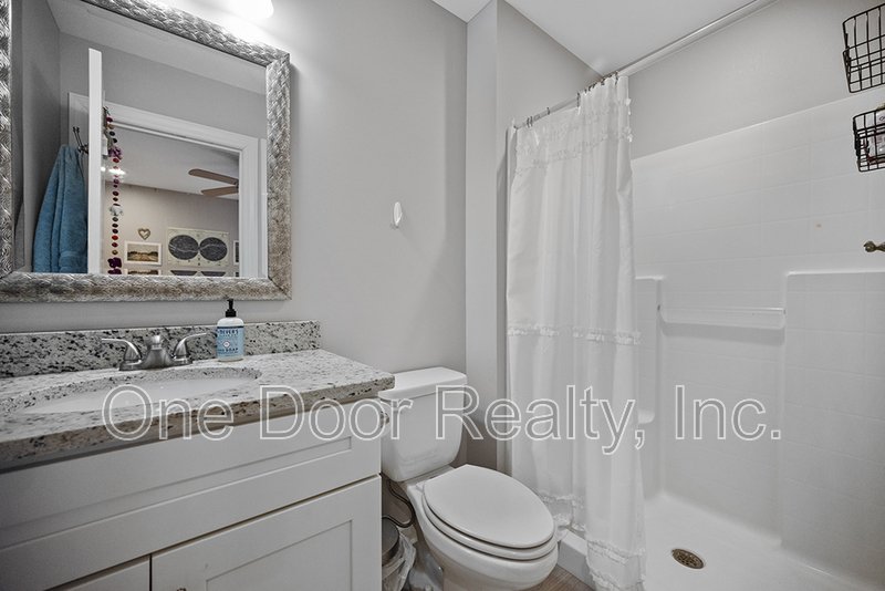 Room for Rent in 4 BR / 4 BA / 2140 Sq Ft House / Available NOW! property image