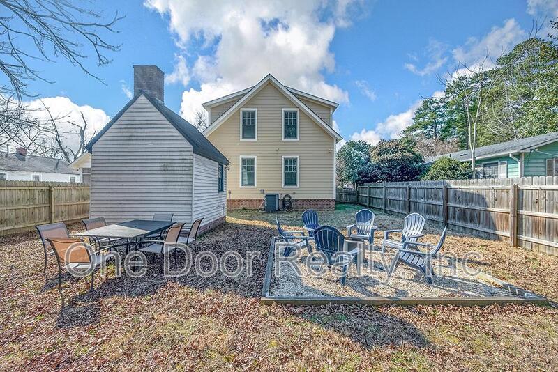 Room for Rent in 4 BR / 4 BA / 2140 Sq Ft House / Available NOW! property image