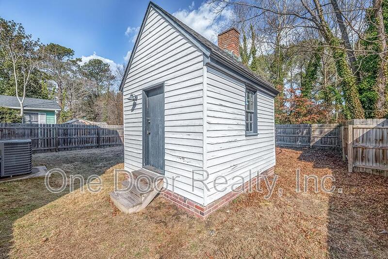 Room for Rent in 4 BR / 4 BA / 2140 Sq Ft House / Available NOW! property image