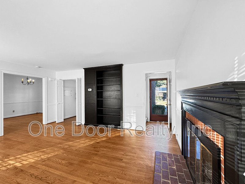 Beautiful 3 Bed & 1.5 Bath Detached Home - $1,850 property image