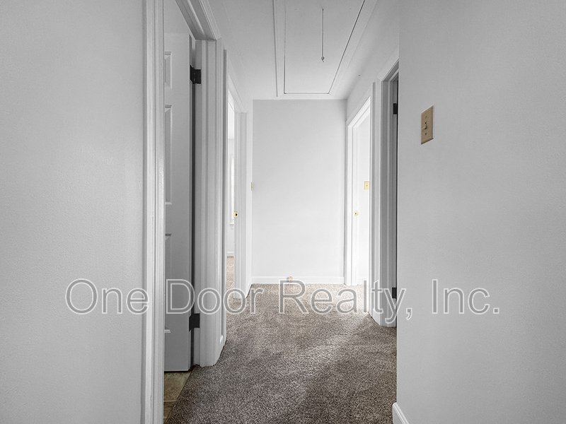 Beautiful 3 Bed & 1.5 Bath Detached Home - $1,850 property image