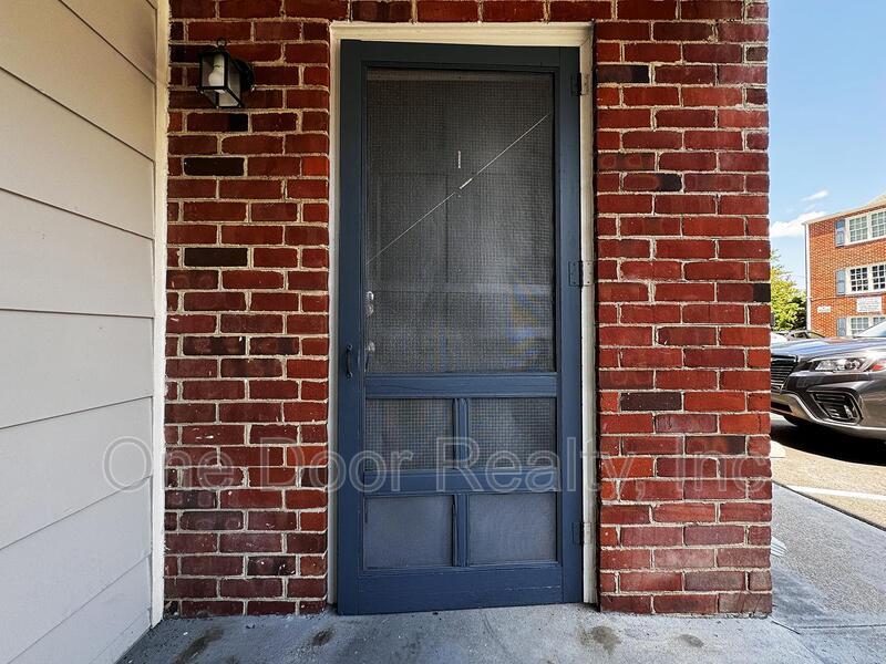 $1745 / 1 br / 1 ba / 585 sqft property image