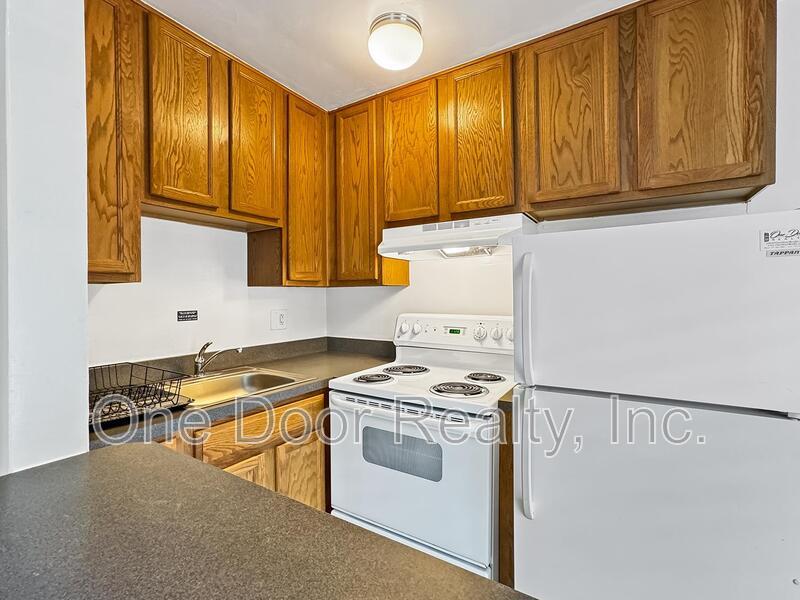 $1595 / 1 br / 1 ba / 465 sqft property image