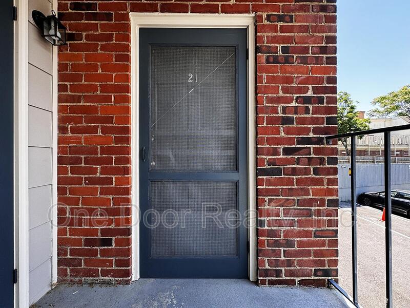 $1745 / 1 br / 1 ba / 585 sqft property image