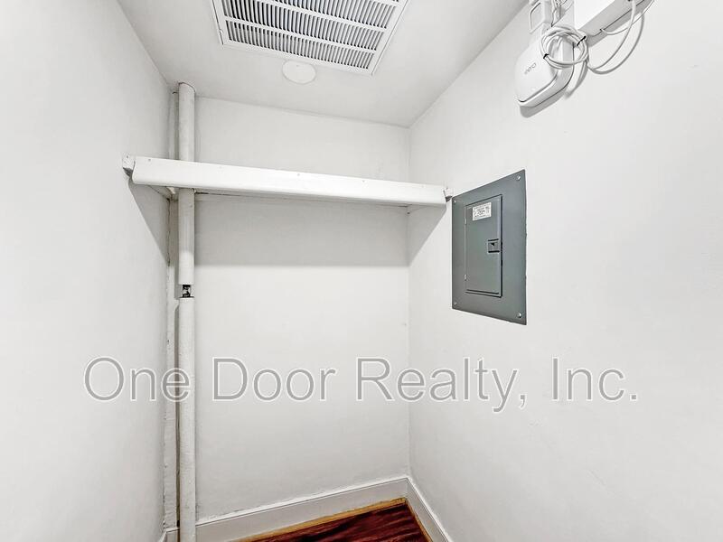 $1745 / 1 br / 1 ba / 585 sqft property image