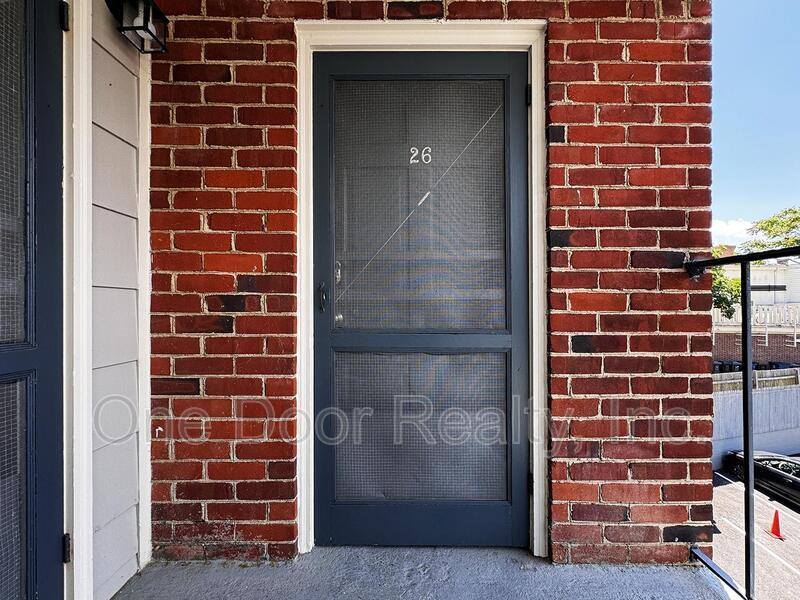 $1745 / 1 br / 1 ba / 585 sqft property image