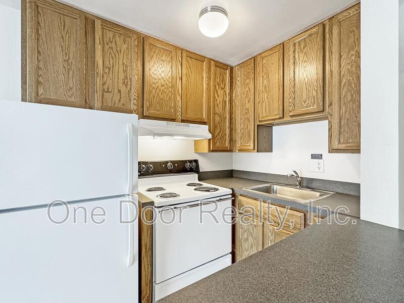 $1745 / 1 br / 1 ba / 585 sqft property image