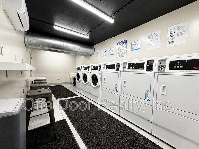 $1745 / 1 br / 1 ba / 585 sqft property image