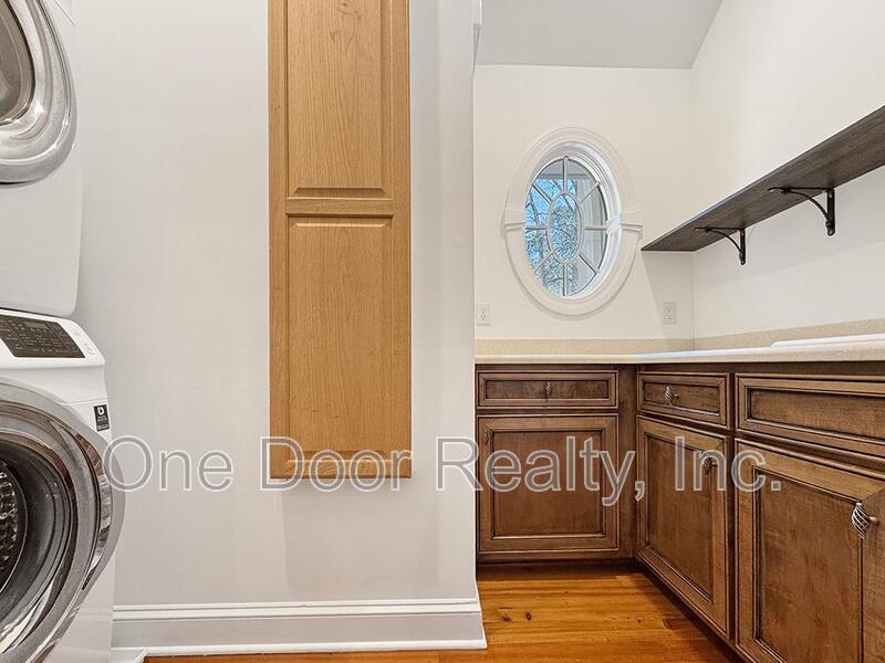 $4950 / 5 BR / 4.5 BA / 4704 sqft property image