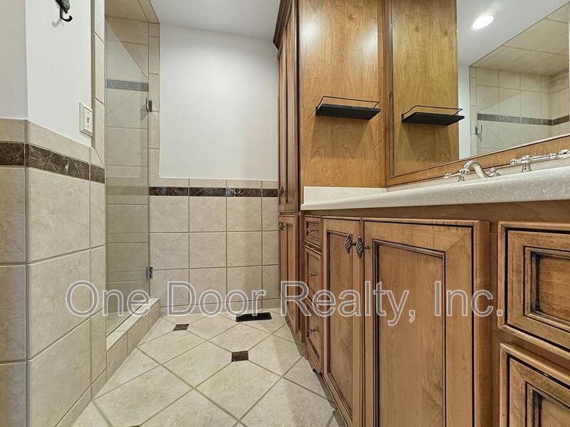 $4950 / 5 BR / 4.5 BA / 4704 sqft property image