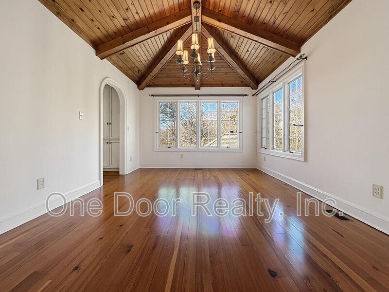 $4950 / 5 BR / 4.5 BA / 4704 sqft property image