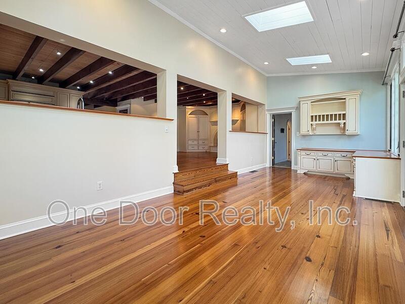 $4950 / 5 BR / 4.5 BA / 4704 sqft property image