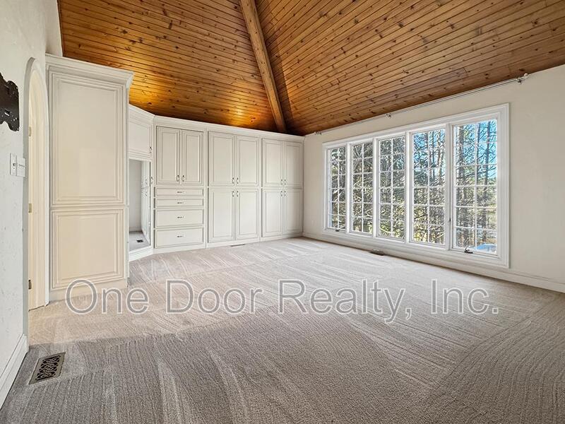 $4950 / 5 BR / 4.5 BA / 4704 sqft property image