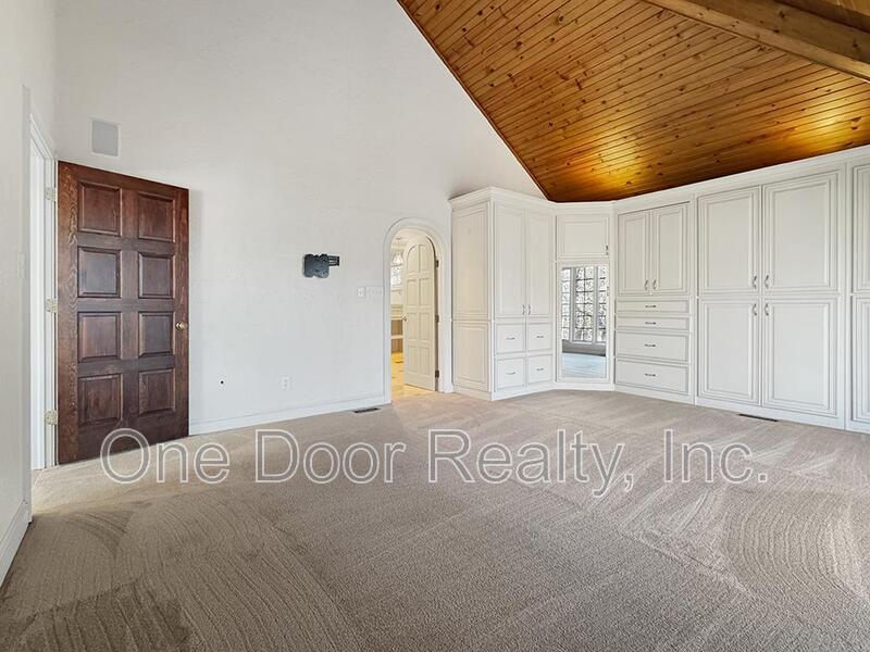 $4950 / 5 BR / 4.5 BA / 4704 sqft property image