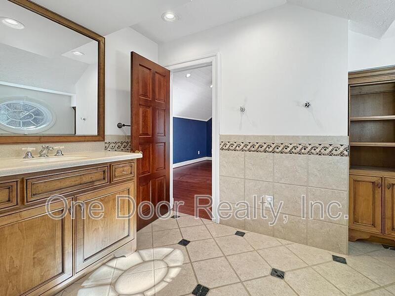 $4950 / 5 BR / 4.5 BA / 4704 sqft property image