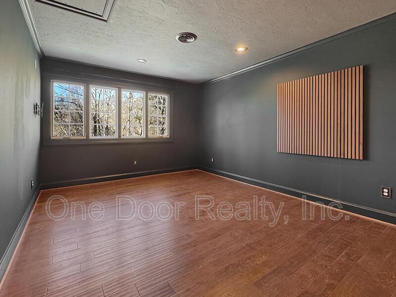 $4950 / 5 BR / 4.5 BA / 4704 sqft property image