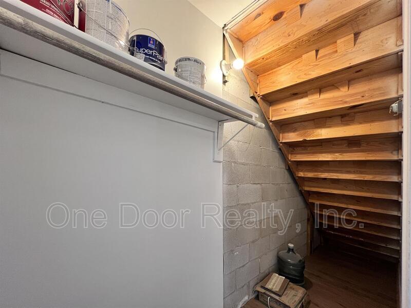 $1750 / 3 br / 1.5 ba's / 1210 sqft property image