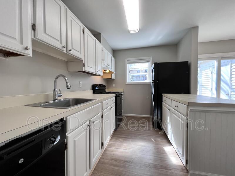 $1750 / 3 br / 1.5 ba's / 1210 sqft property image