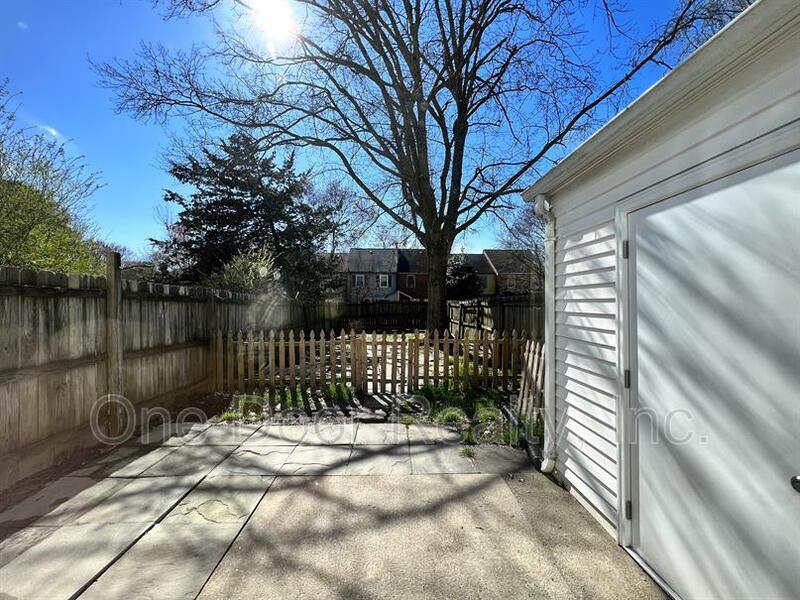 $1750 / 3 br / 1.5 ba's / 1210 sqft property image