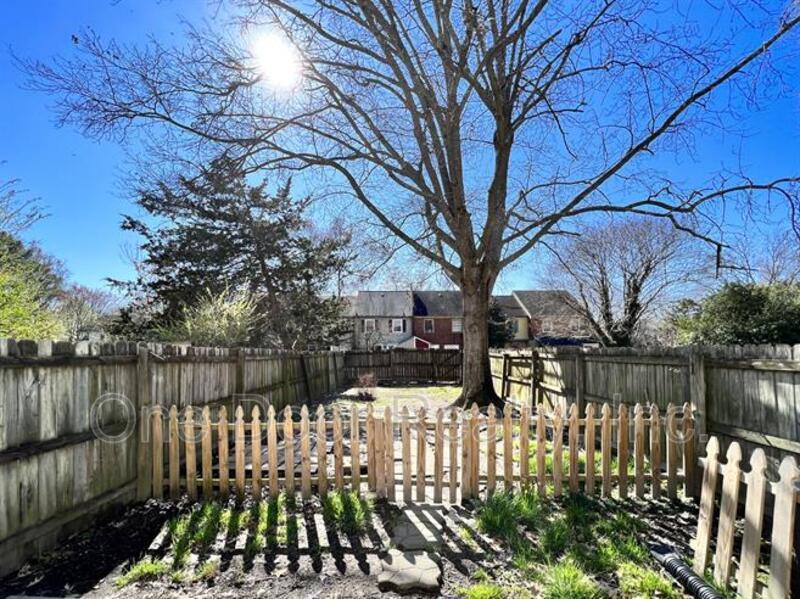 $1750 / 3 br / 1.5 ba's / 1210 sqft property image