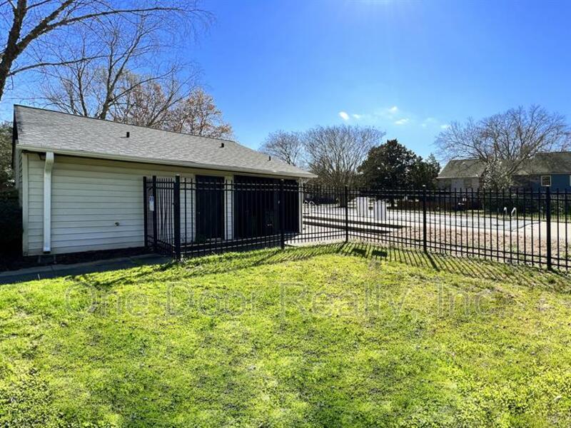 $1750 / 3 br / 1.5 ba's / 1210 sqft property image