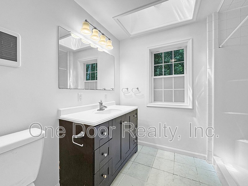 $3,800 / 4 BR / 2 BA / 2,639 sqft property image