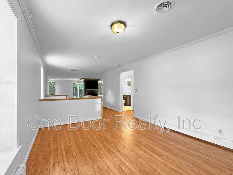 $3,800 / 4 BR / 2 BA / 2,639 sqft property image