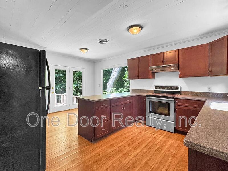 $3,800 / 4 BR / 2 BA / 2,639 sqft property image
