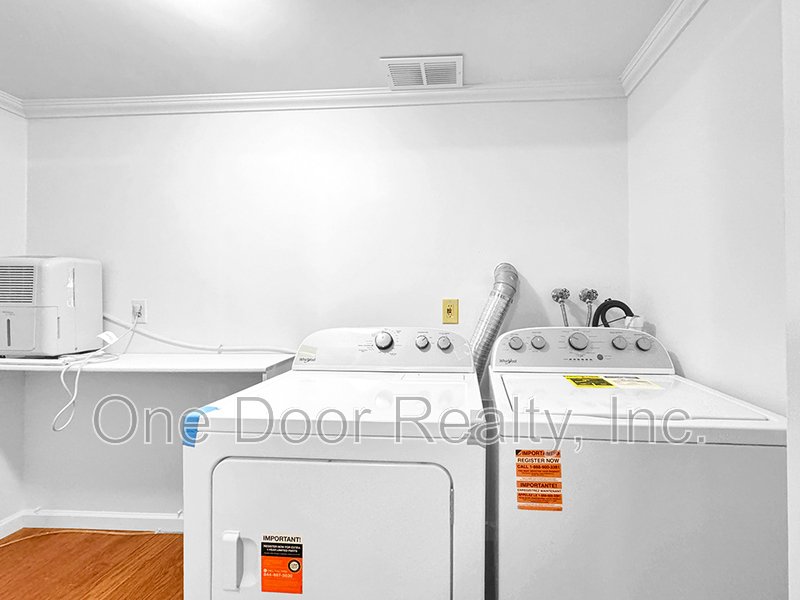 $3,800 / 4 BR / 2 BA / 2,639 sqft property image