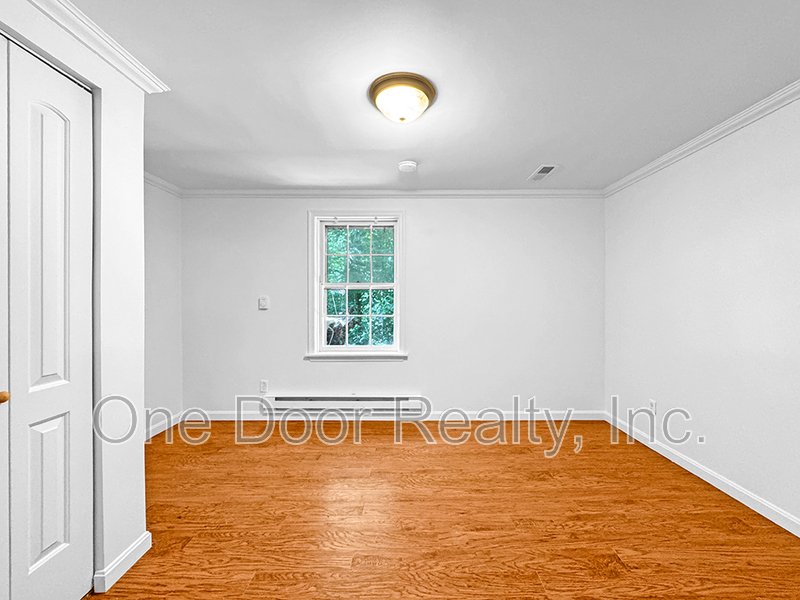 $3,800 / 4 BR / 2 BA / 2,639 sqft property image