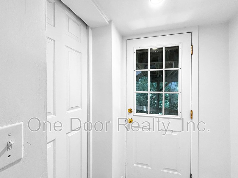 $3,800 / 4 BR / 2 BA / 2,639 sqft property image