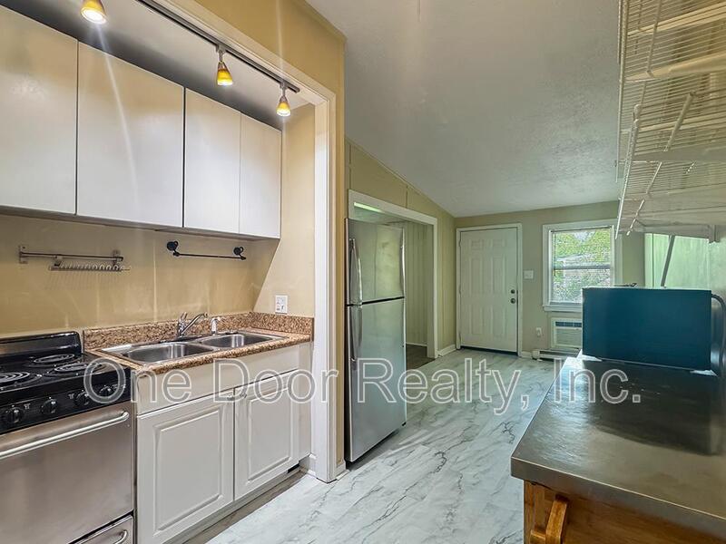 NOW ONLY $1600 / 2 BR / 2 BA / 900 Sq Ft property image