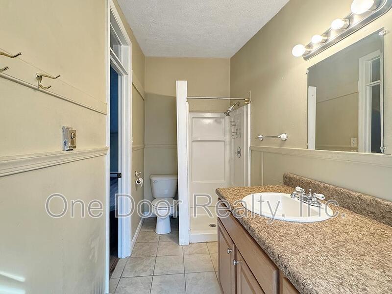NOW ONLY $1600 / 2 BR / 2 BA / 900 Sq Ft property image