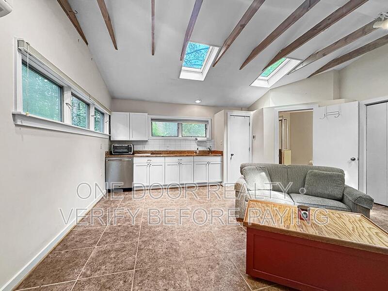 Private Rooms Near William & Mary | Individual or Group Leasing property image