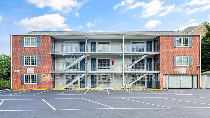Beautiful 1 Bed & 1 Bath / Available June 2027 FOR NEXT SCHOOL YEAR! property image