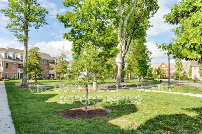 BEAUTIFUL 3-BEDROOM, 3.5-BATHROOM TOWNHOME IN NEW TOWN | AVAILABLE NOW! property image