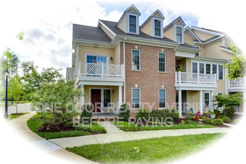 BEAUTIFUL 3-BEDROOM, 3.5-BATHROOM TOWNHOME IN NEW TOWN | AVAILABLE NOW! property image