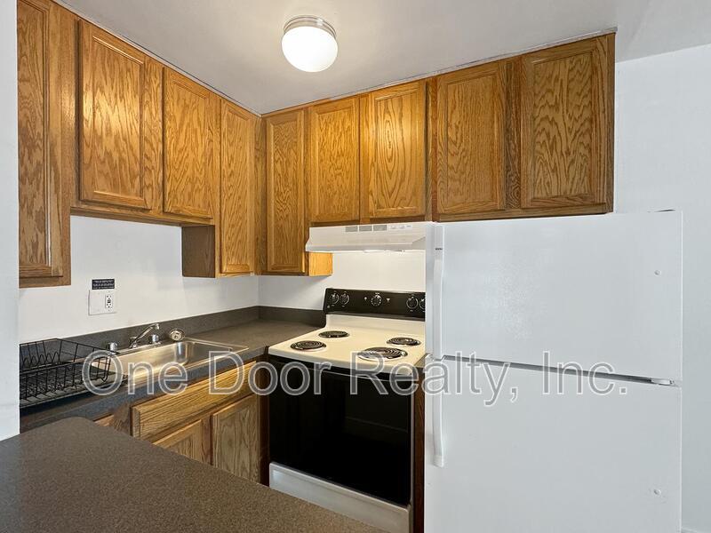 $1745 / 1 br / 1 ba / 585 sqft property image
