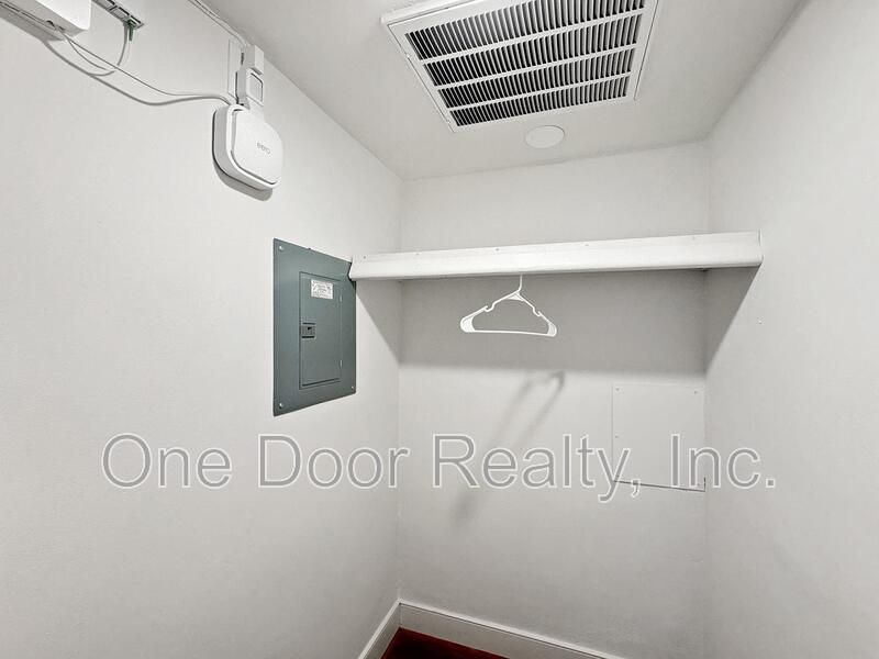 $1745 / 1 br / 1 ba / 585 sqft property image